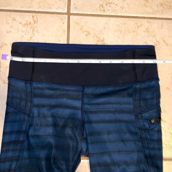 Lululemon Blue & Black Capri Size 4 Great condition - Picture 8 of 8